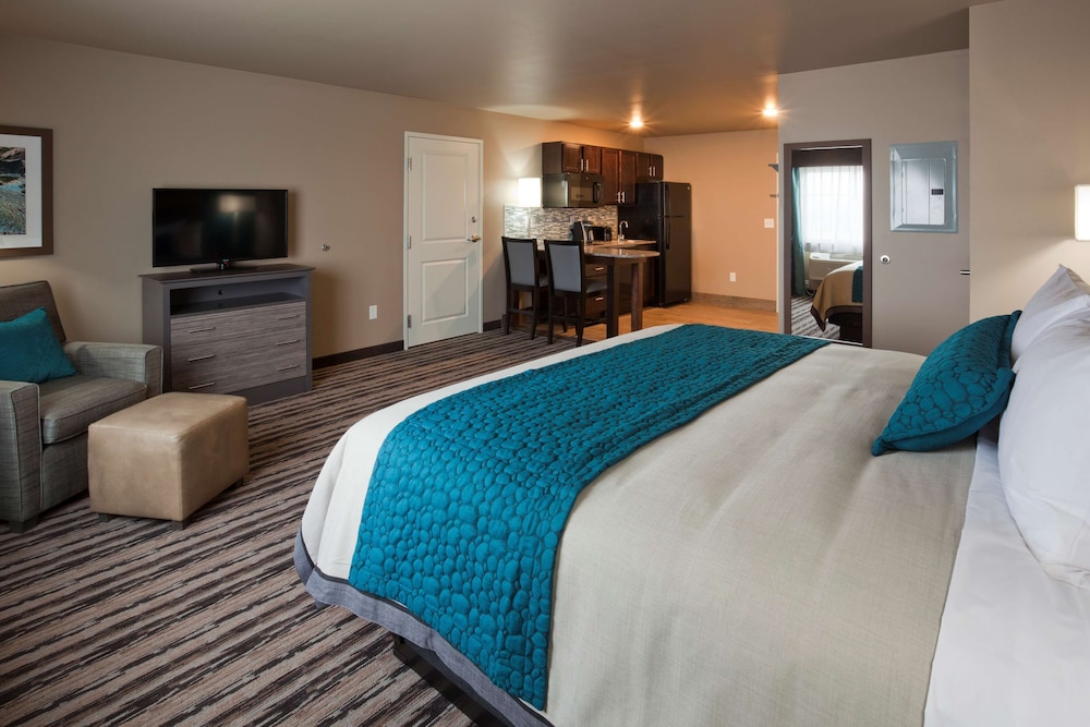 GrandStay Hotel and Suites 24/63