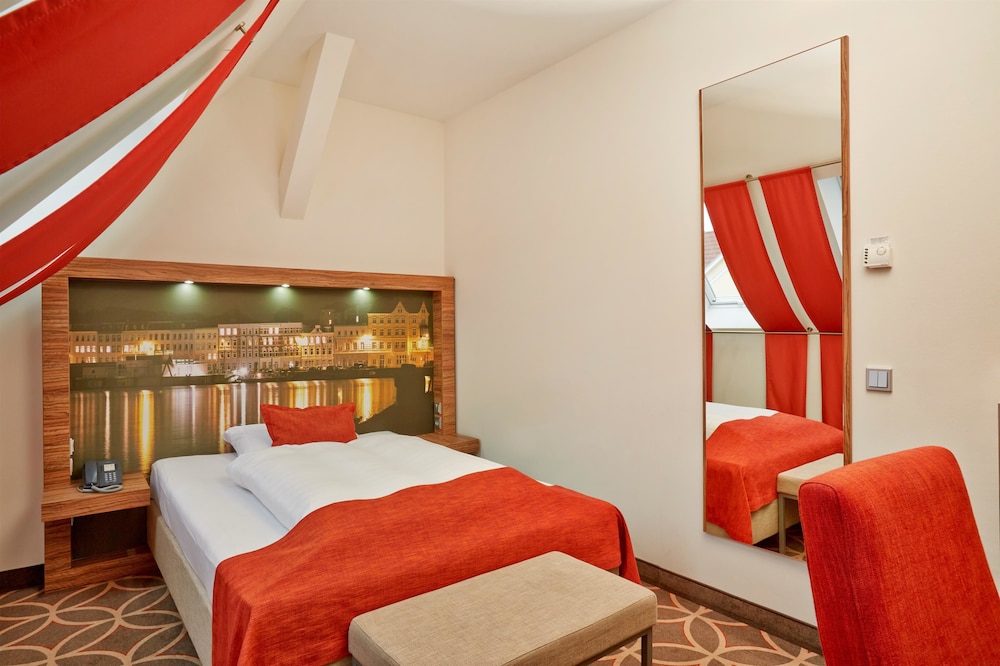 H+ HOTEL LUBECK 12/50