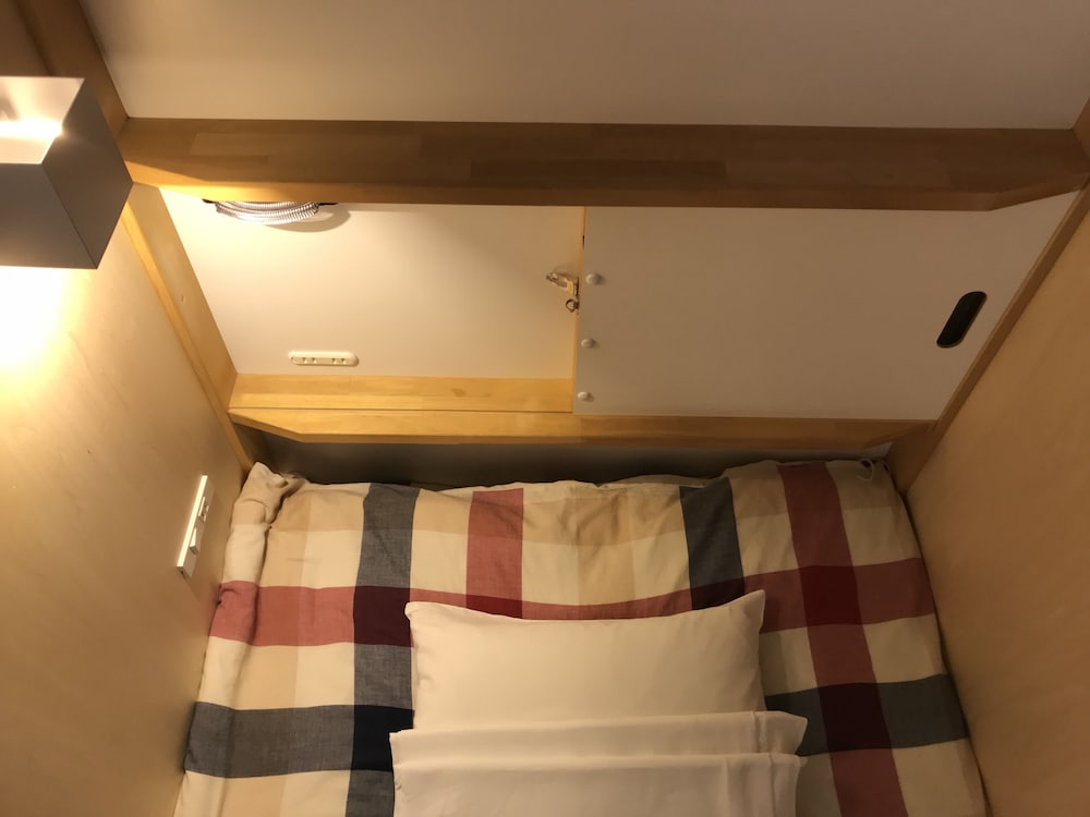 FEMALE DORM, FEMALE ONLY, 12 BEDS