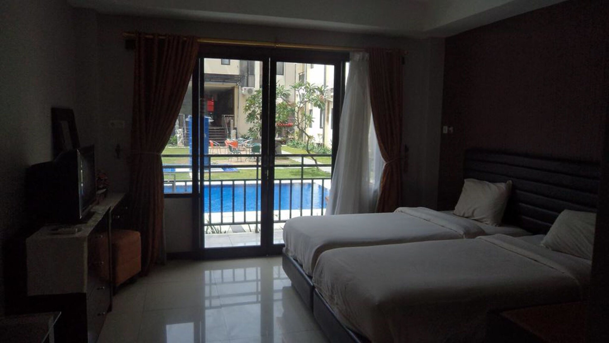 Studio, Twin Beds