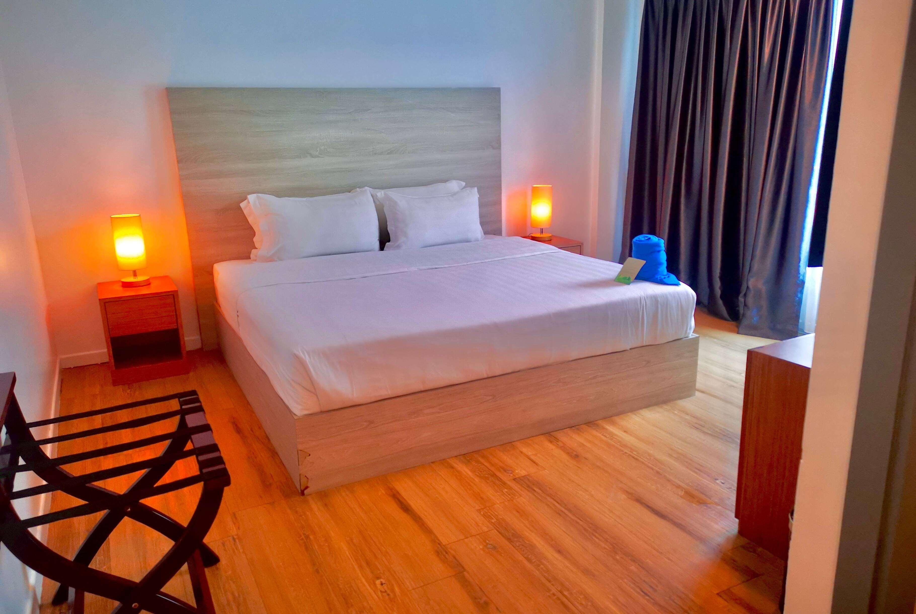Courtyard, King Bed