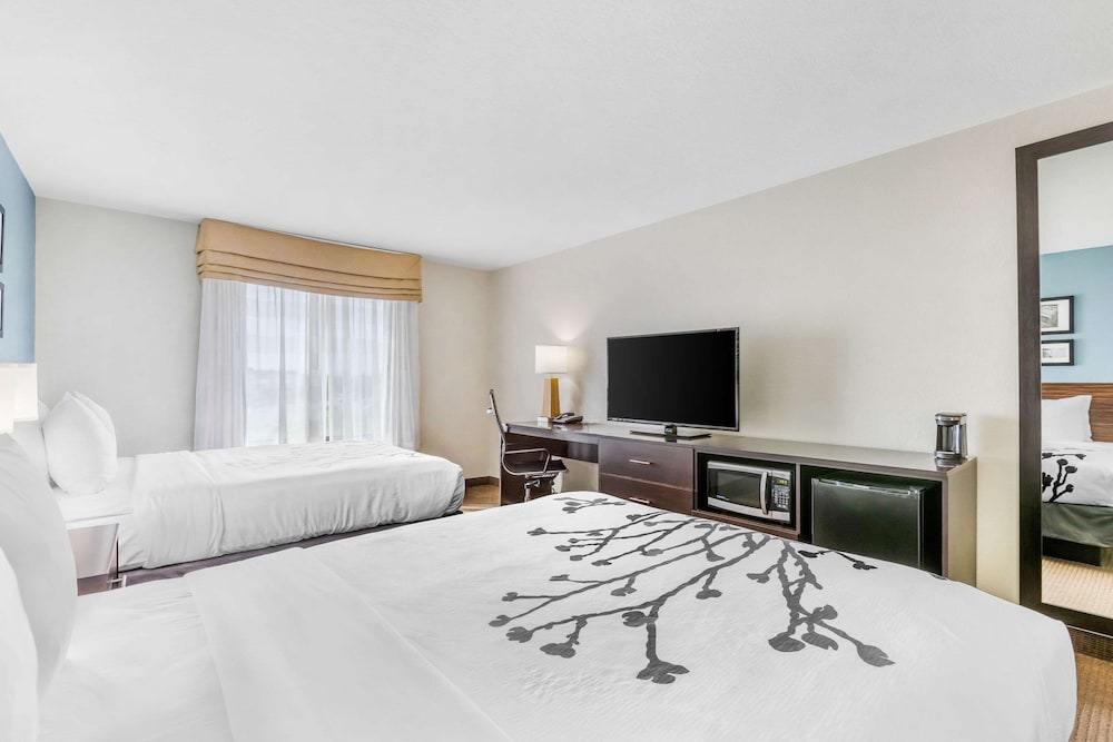 Standard, 2 Queen Beds, Sleep Inn and Suites Ames near ISU Campus 5/7