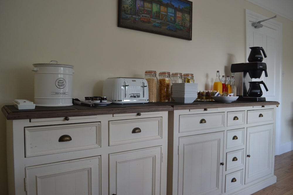 COED-Y-FRON GUEST HOUSE 3/30