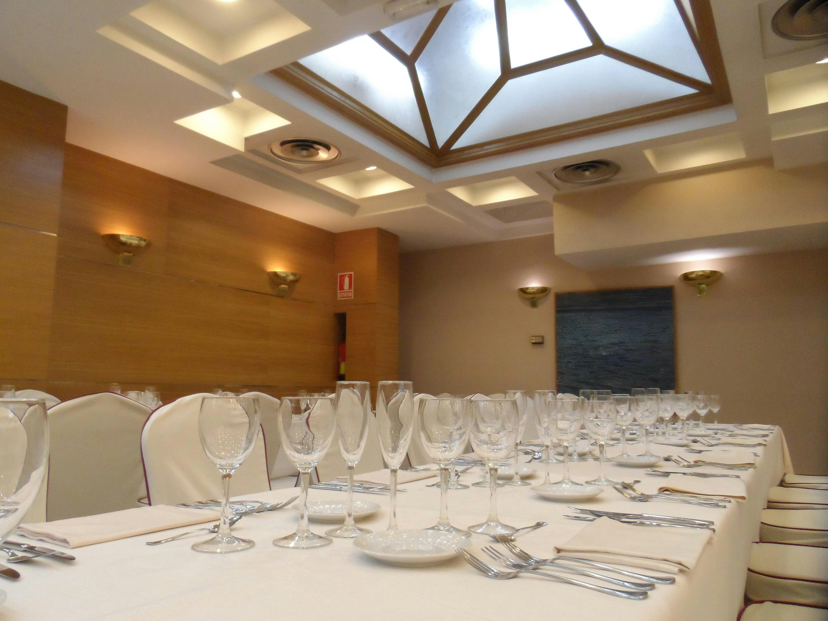Hotel Corona de Castilla Burgos 37/42