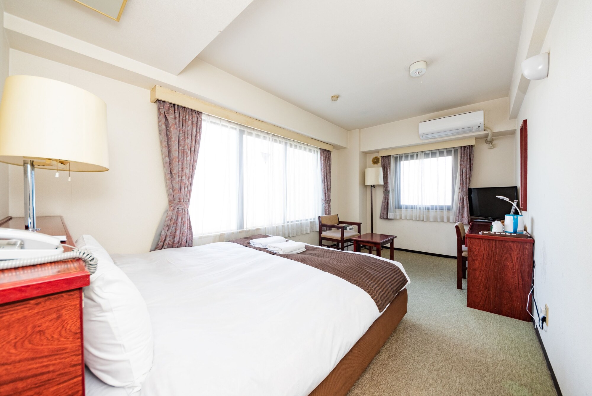 ROOM, DOUBLE BED, SMOKING
