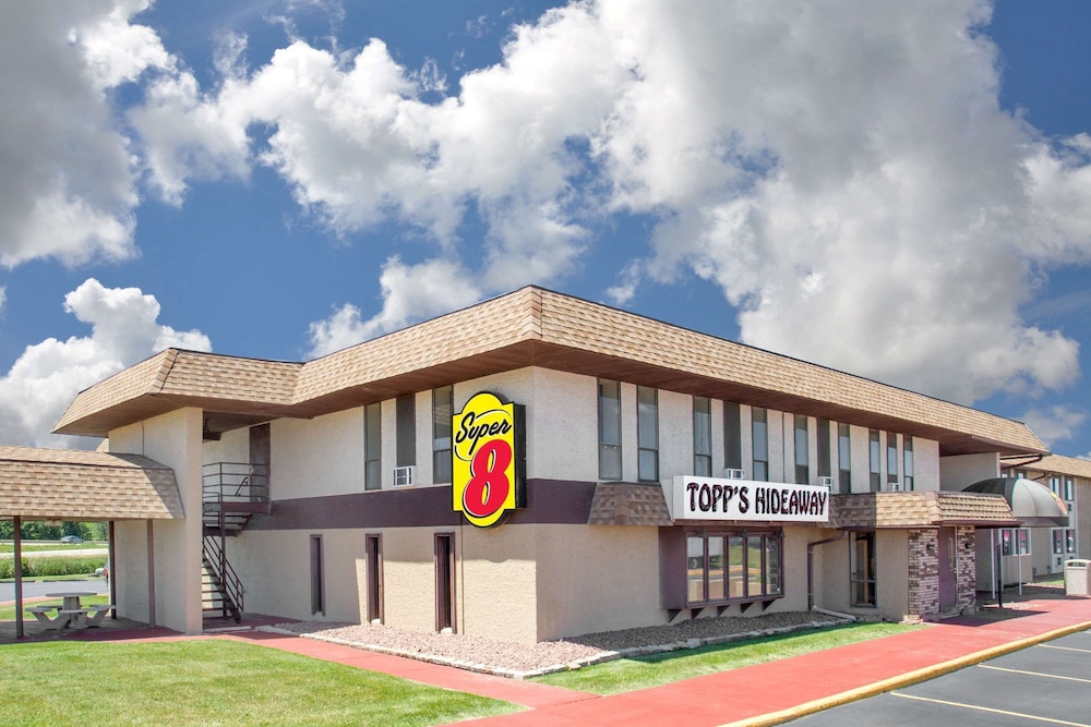 Super 8 by Wyndham Windsor/Madison North 1/28