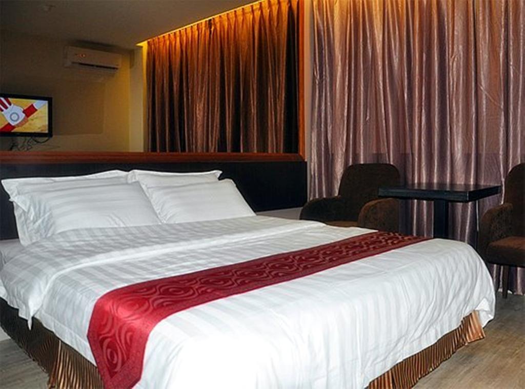 Goldenhill Hotel 12/19