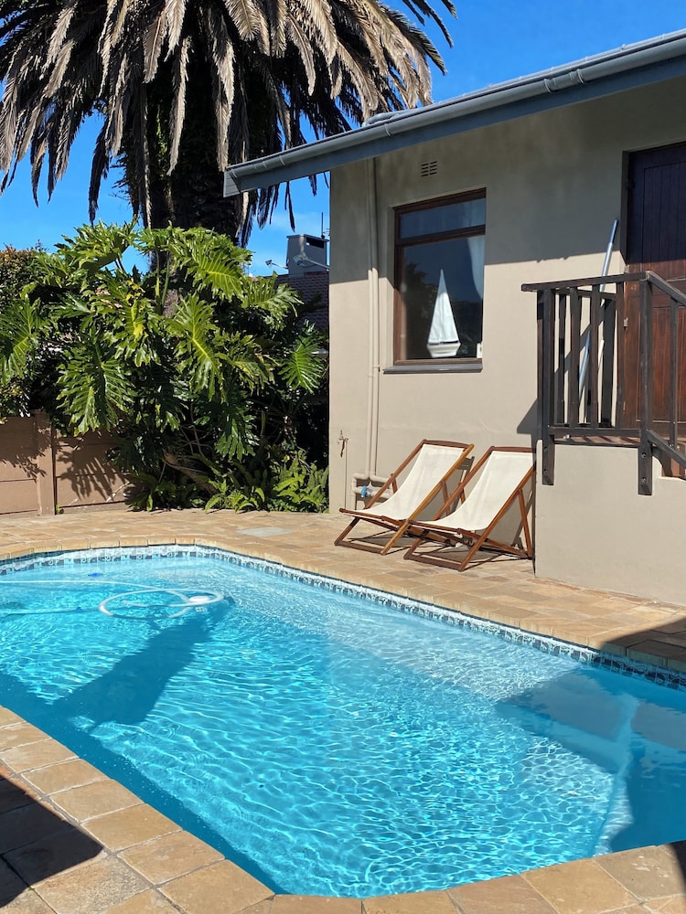 Dolphin Circle Bed and Breakfast 26/50
