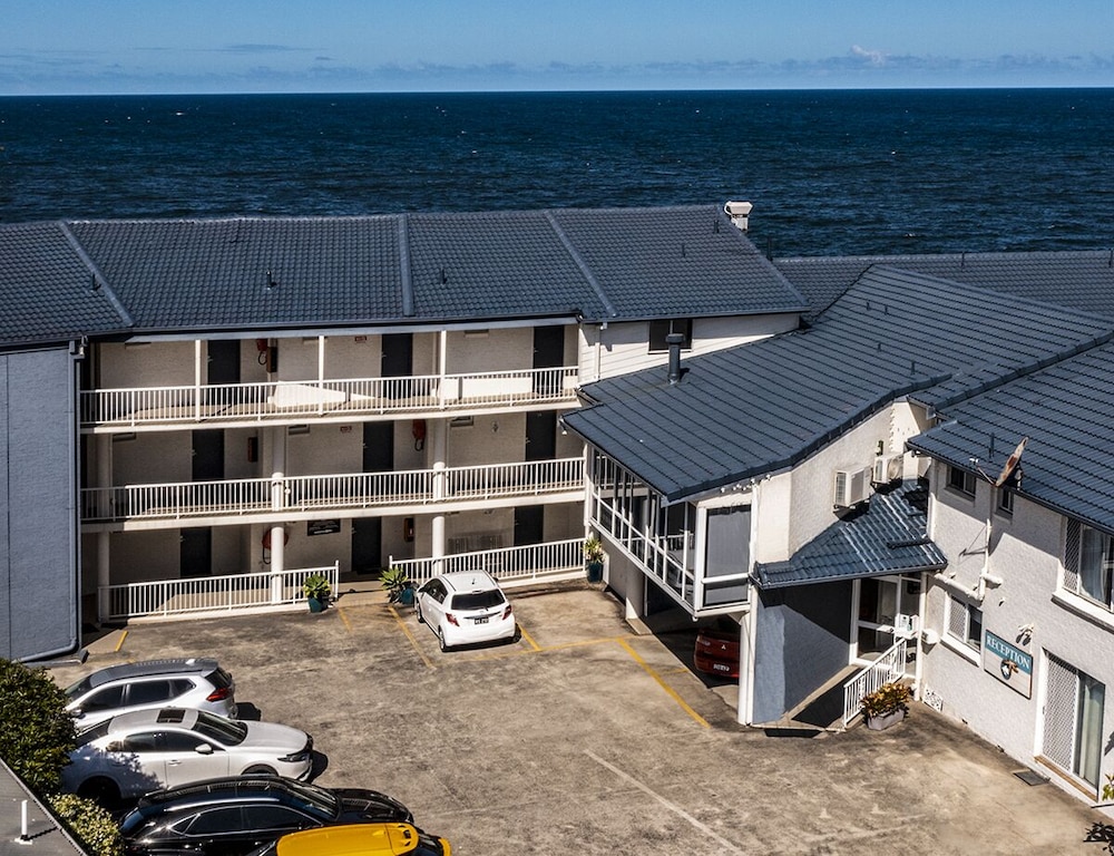 Ocean Front Motel 10/59