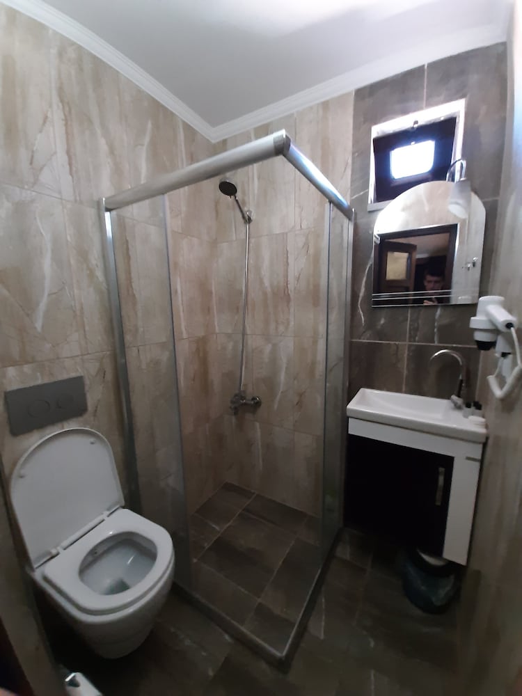 ALYA SUITE HOTEL 48/49