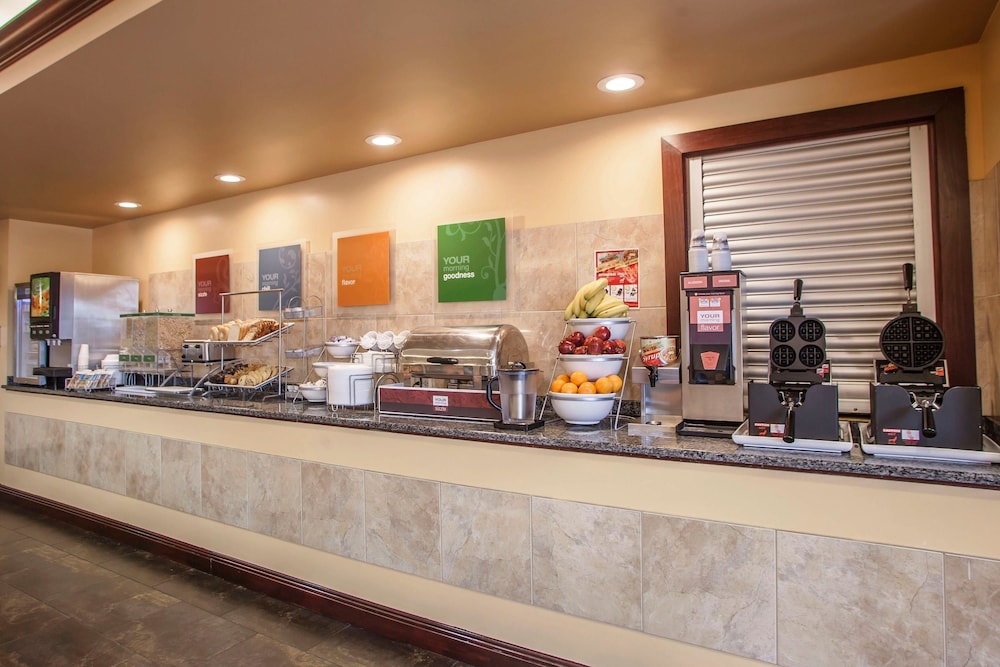 Comfort Suites Elgin Northwest 21/48
