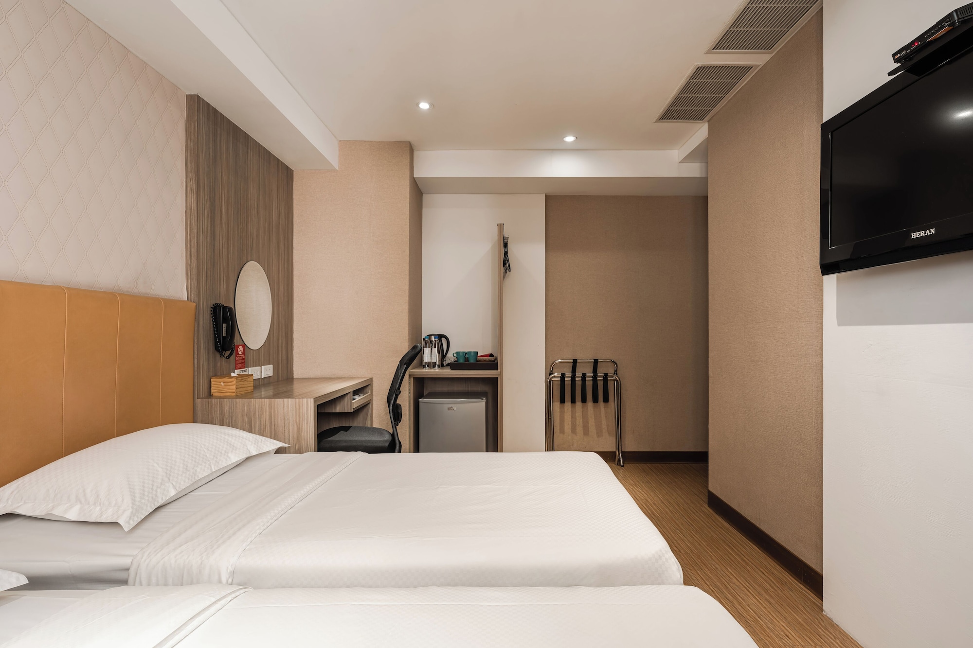 BUSINESS, TWIN BEDS, NO WINDOW