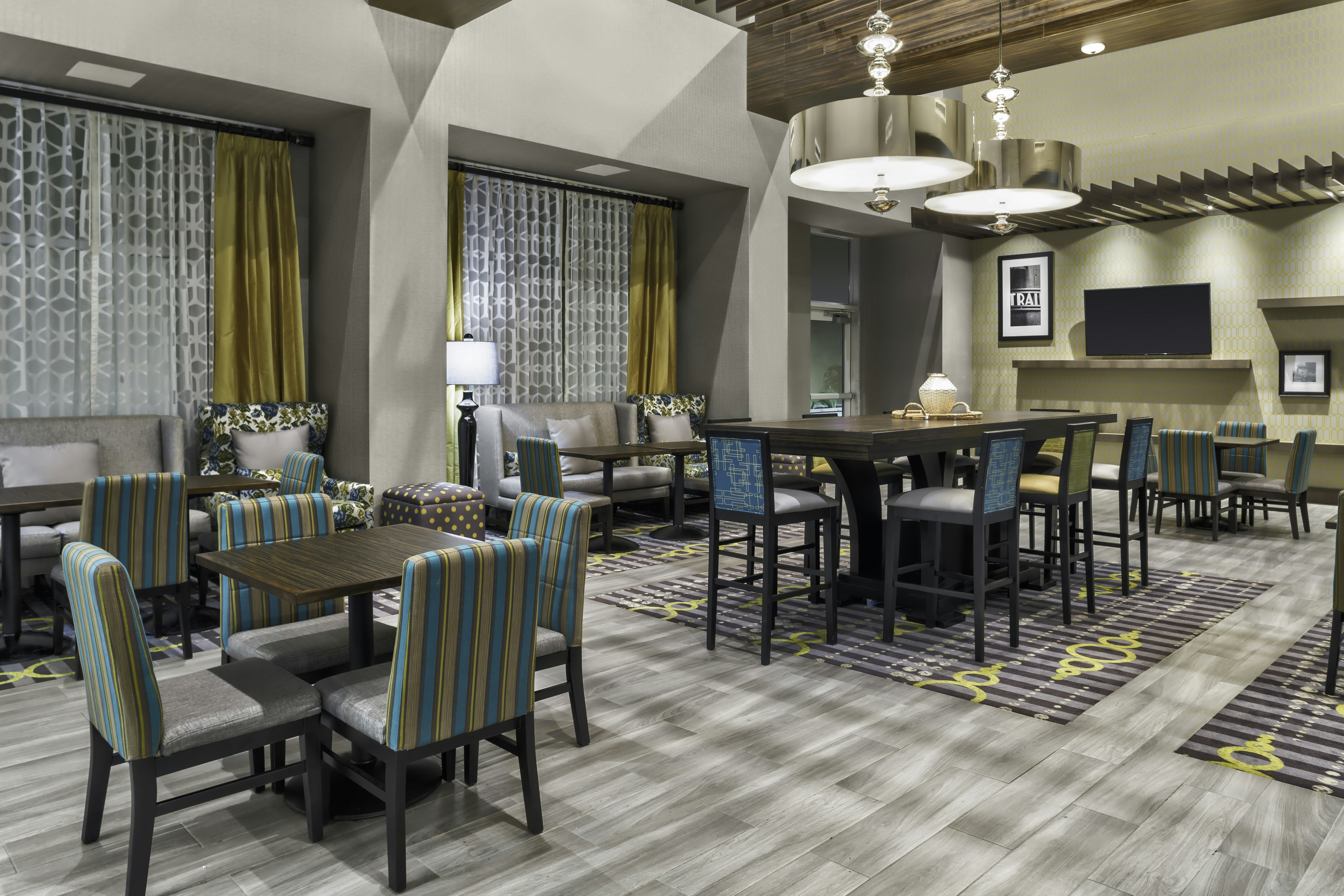 Hampton Inn & Suites Los Angeles/Hollywood 34/52