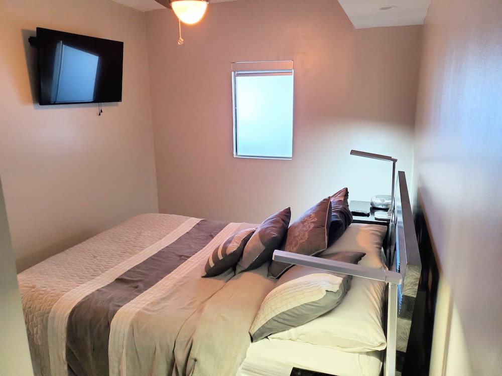 The Alexander All Suite Oceanfront Resort 45/50