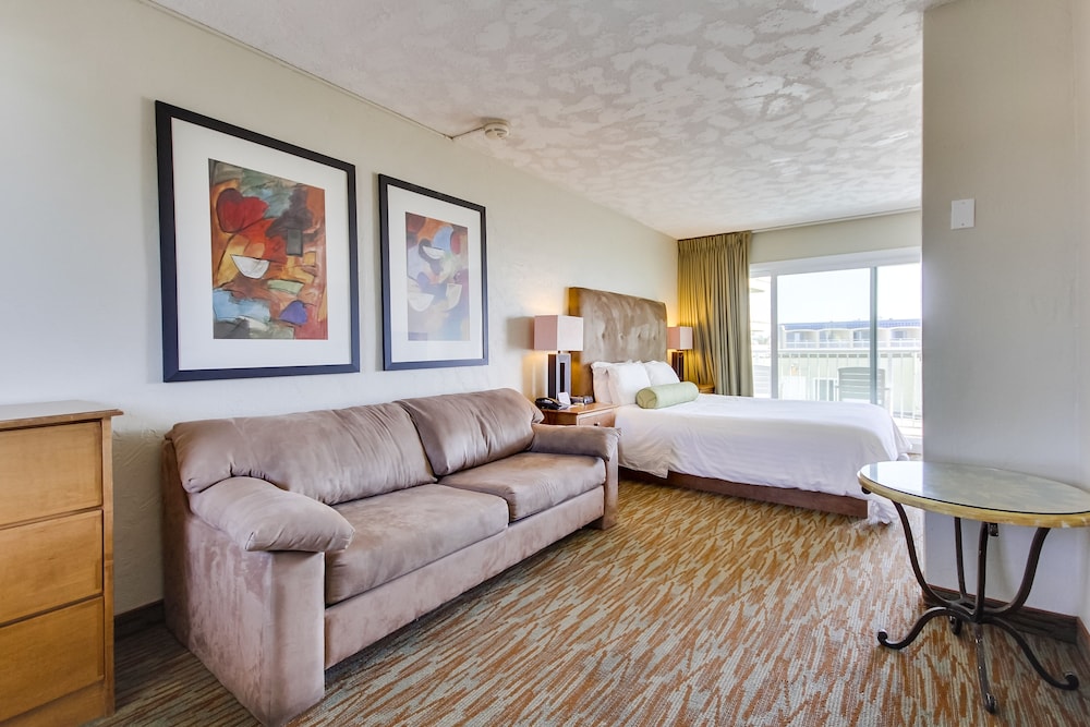 Surfer Beach Hotel 35/59