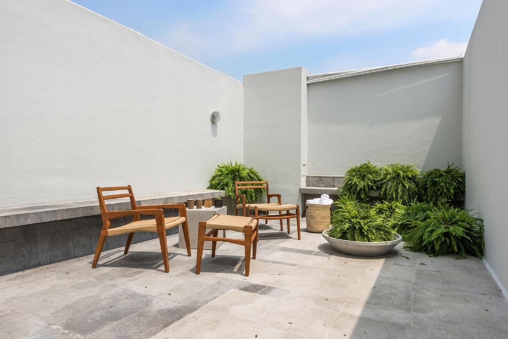 Carlota Hotel 9/50