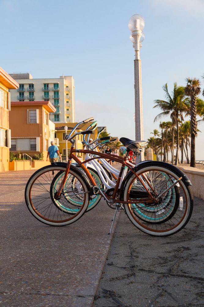 Riptide Oceanfront Hotel 68/72