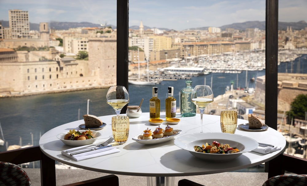 Sofitel Marseille Vieux Port Hotel 38/50