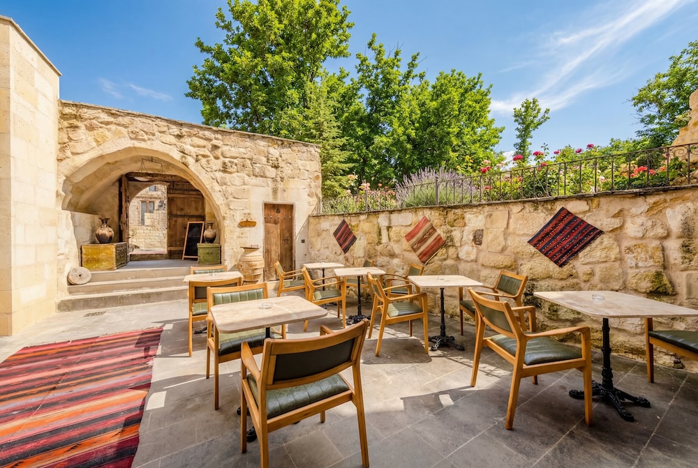 Cappa Via Cave Hotel 31/38