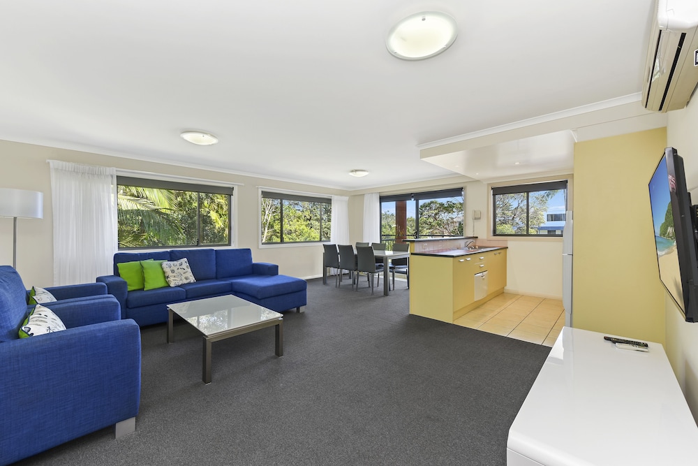 Flynns Beach Resort 23/33