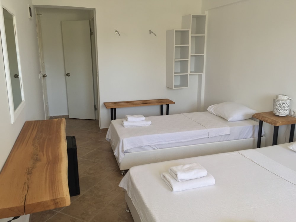 Pataros Hotel 11/49