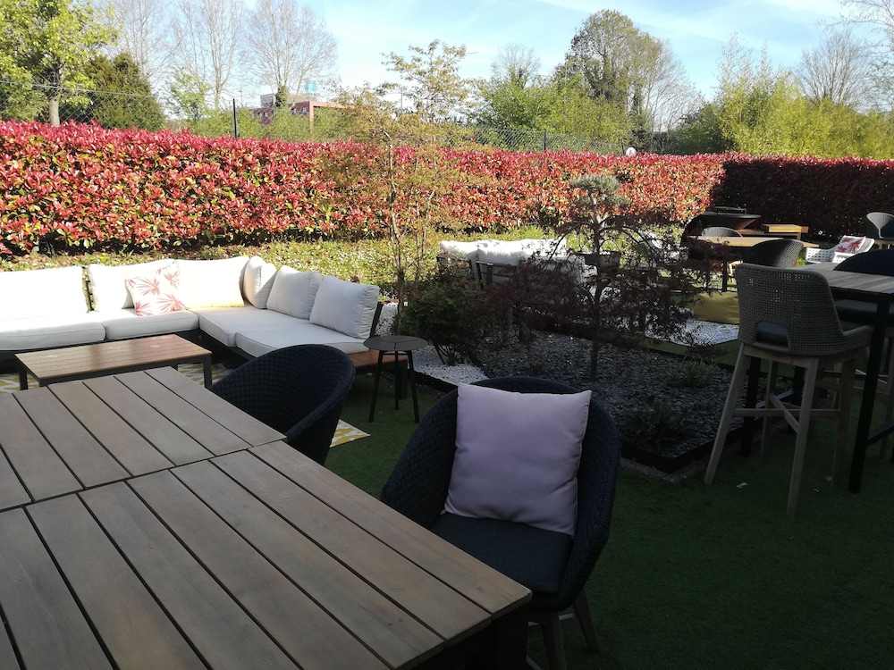 PREMIERE CLASSE HOTEL ROISSY - AEROPORT CDG - LE MESNIL AMELOT 56/61