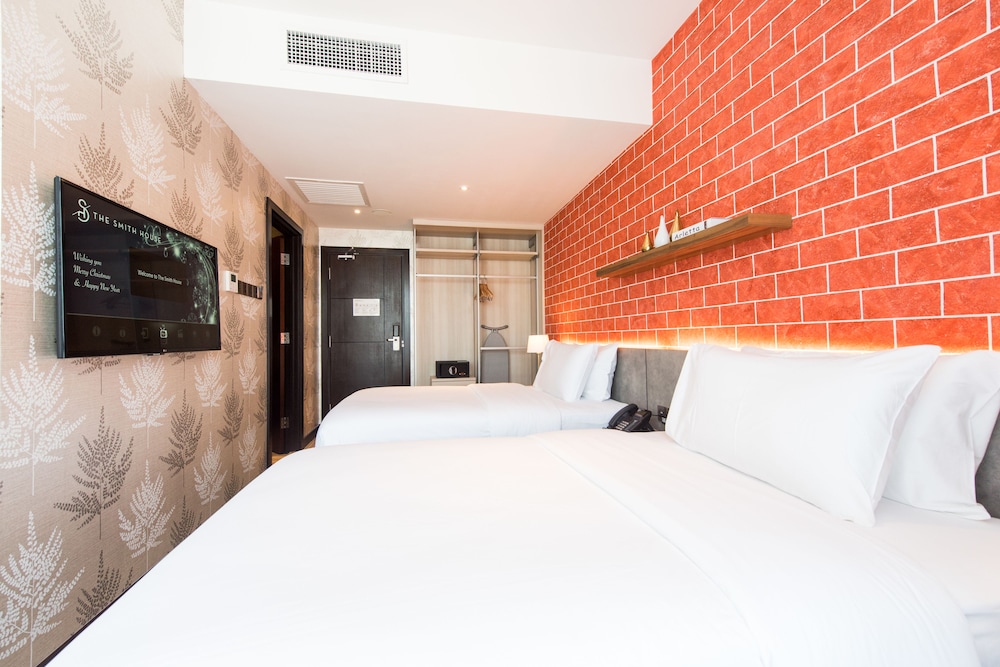 THE SMITH HOUSE 24/60