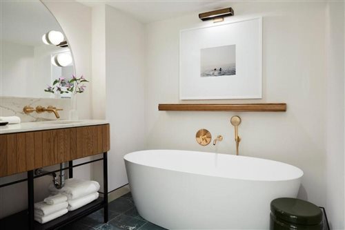 غرفة بسرير مزدوج، Kimpton Saint George Hotel 2/3