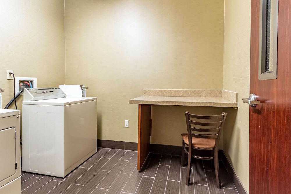Comfort Inn & Suites Gillette near Campbell Medical Center 24/44