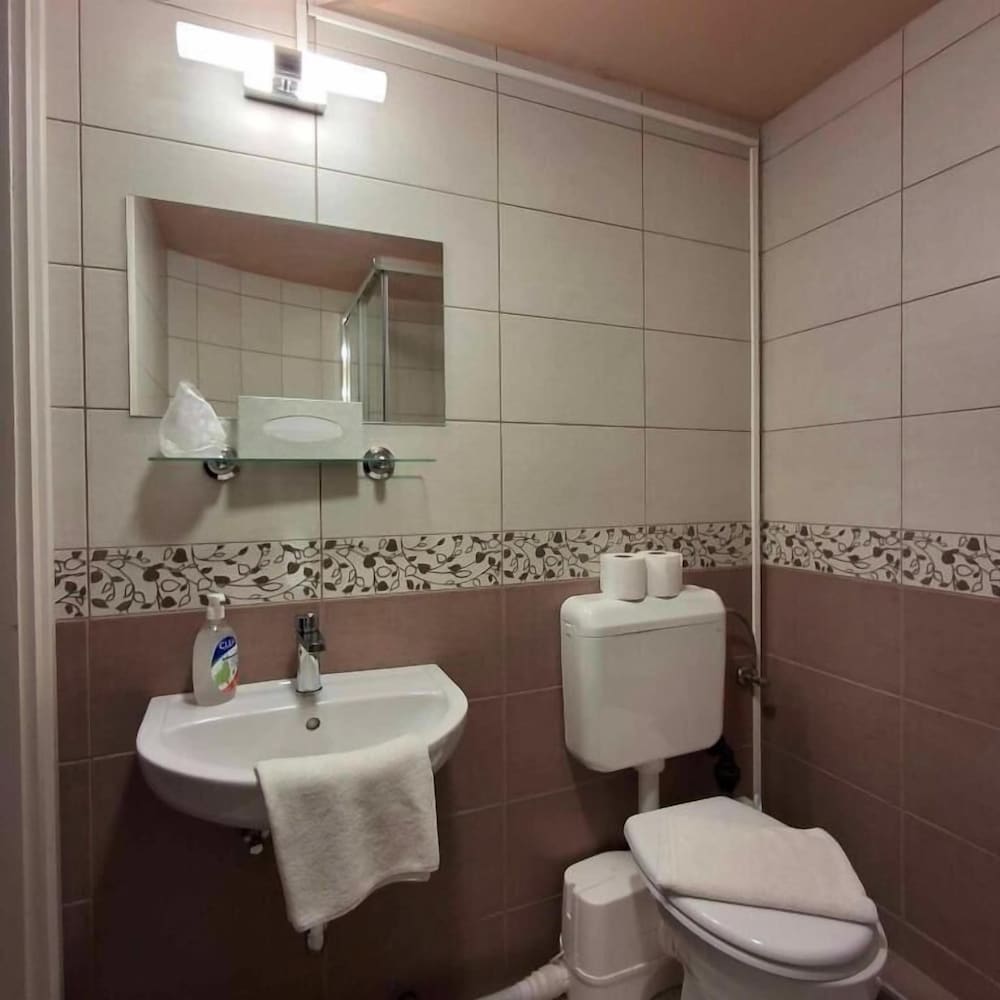 Hotel Unicornis 80/83
