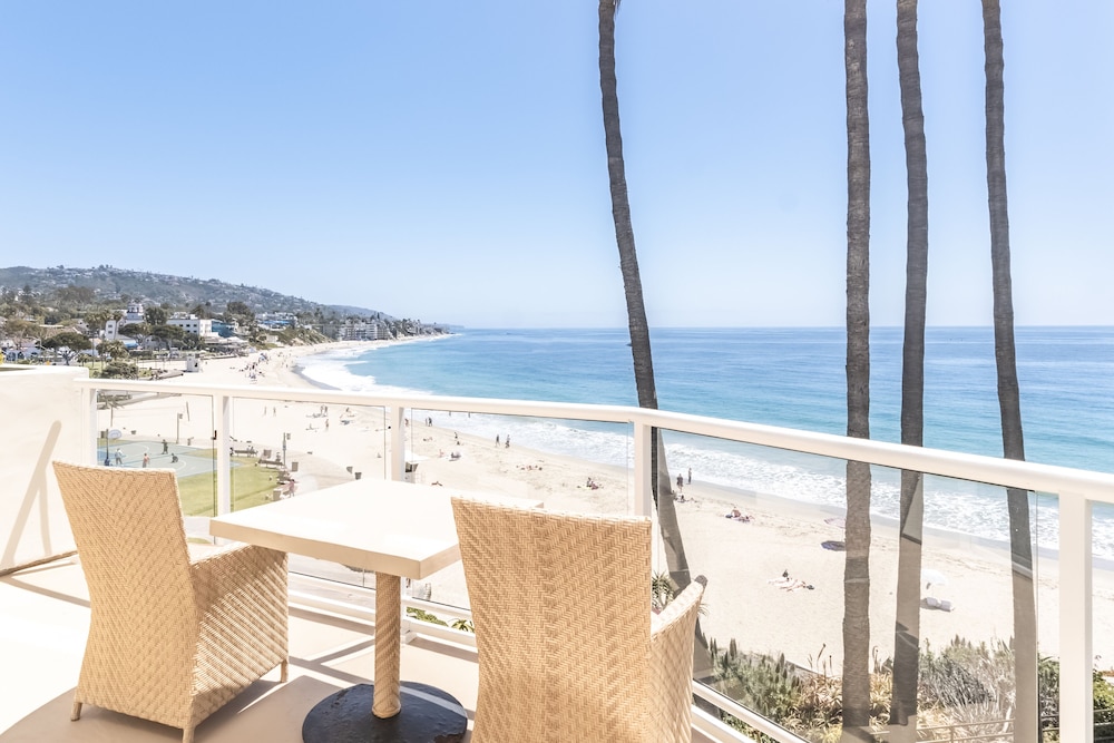 Casa Loma Beach Hotel 8/57
