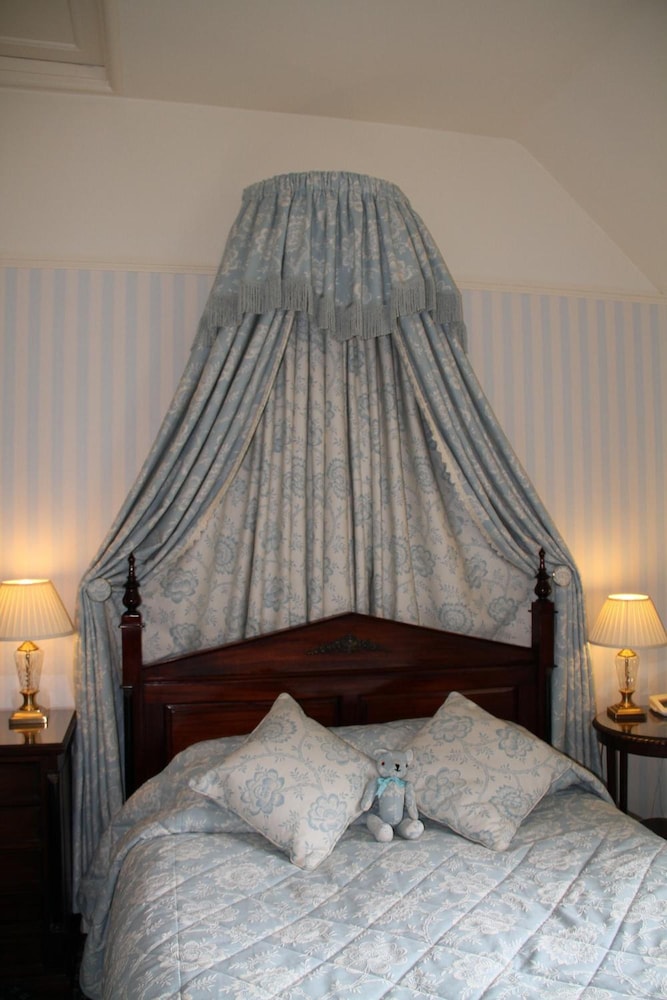Rylstone Manor Hotel 2/50