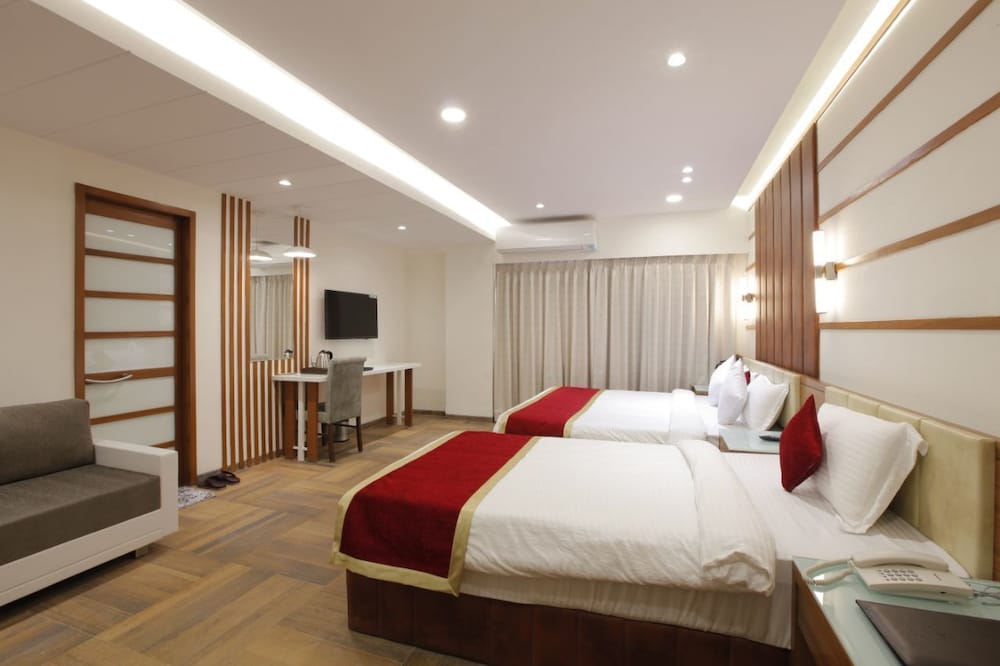 SUPERIOR, SUITE, KING BED