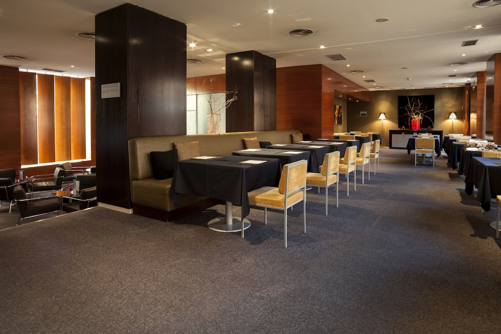 Ac Hotel Los Vascos 41/42