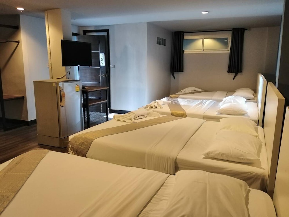 Pimpimarn Beach Hotel 18/66