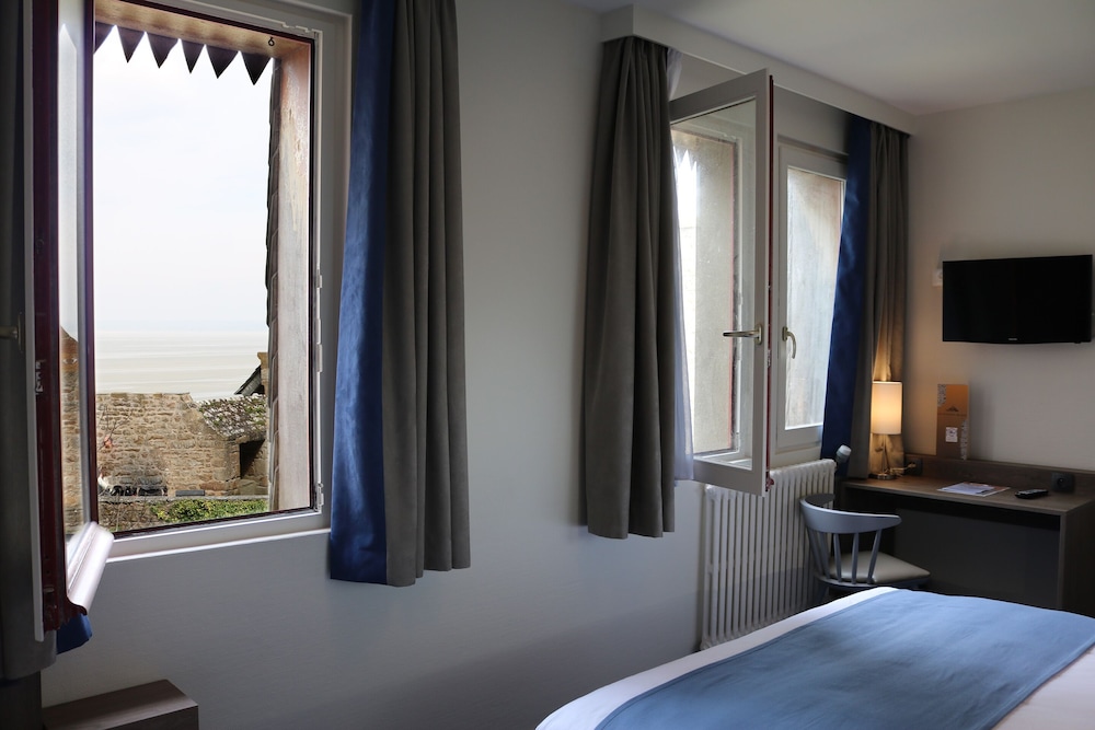 Double Bed, Annex