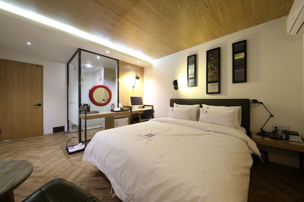 Avenue Hotel 11/41