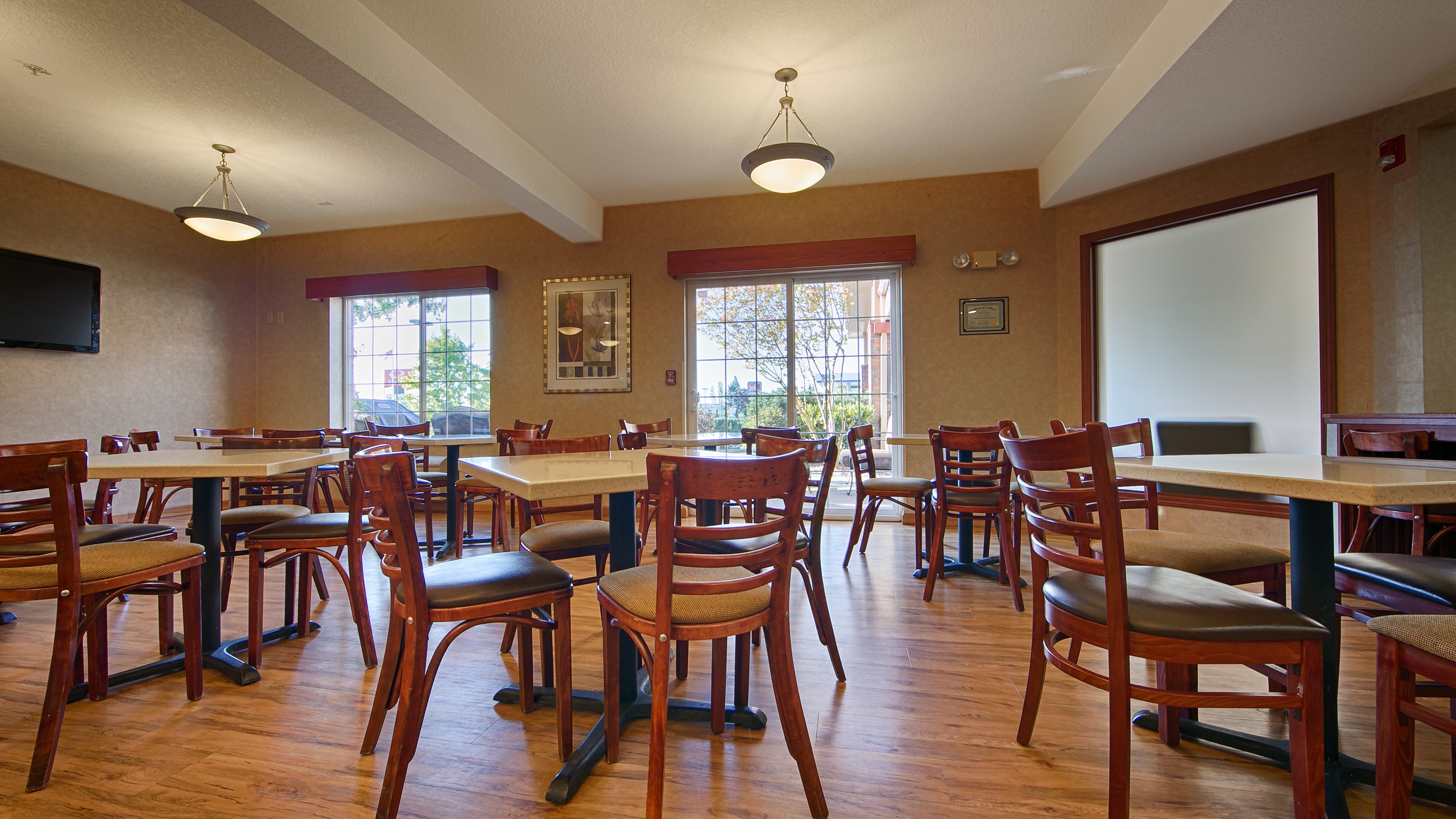 Best Western Plus Park Place Inn & Suites 53/76