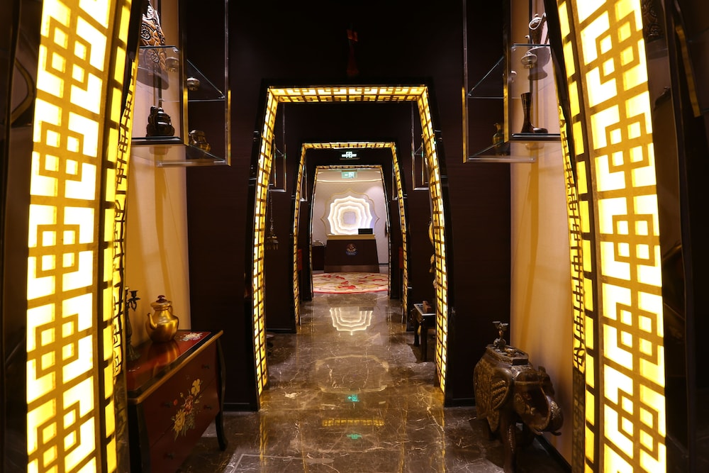 Tibet Hotel Chengdu 50/50