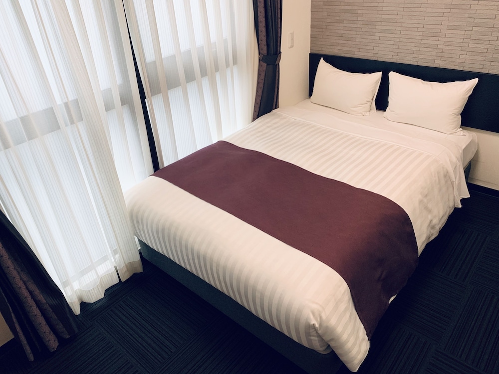 ROOM, DOUBLE BED