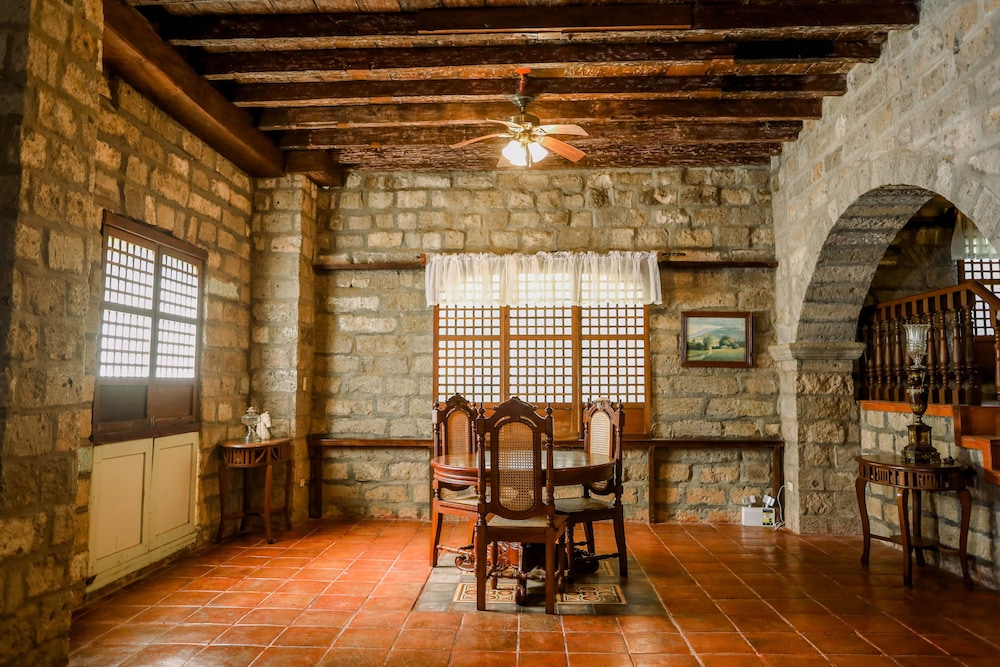 Las Casas Filipinas De Acuzar 39/50