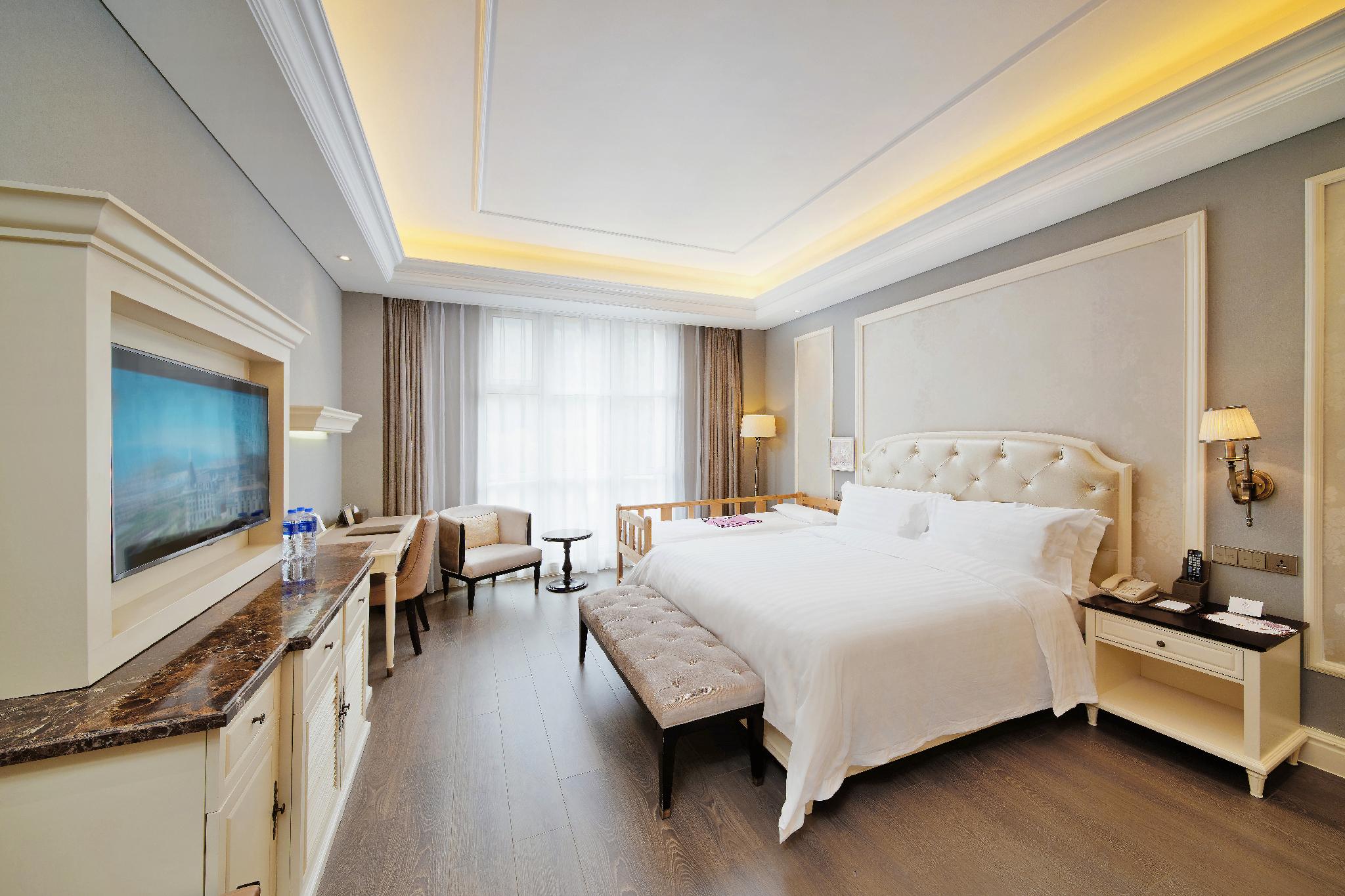 Deluxe, Family, 1 King and 1 Single Beds, with View