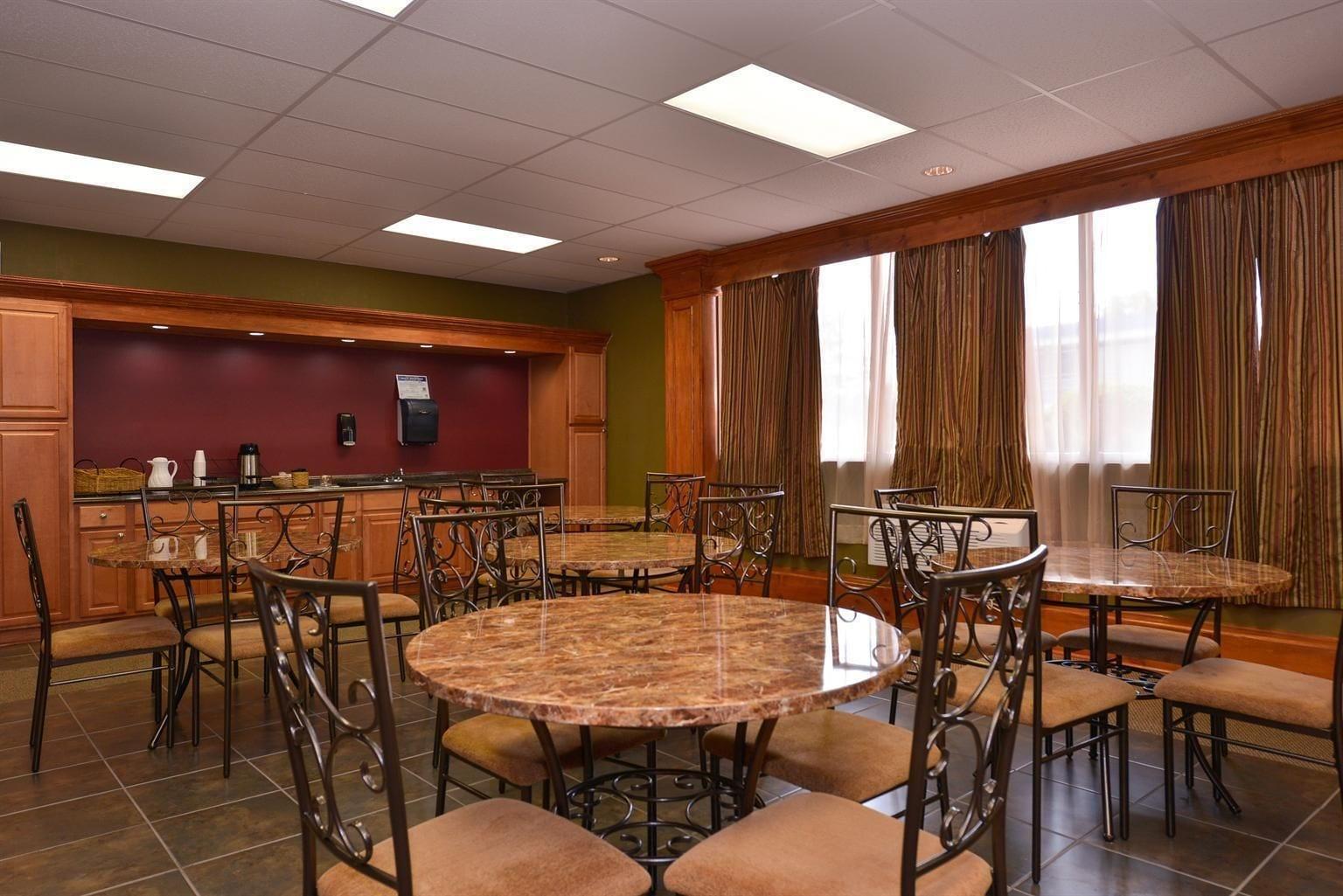 Americas Best Value Inn & Suites Kansas City 22/36