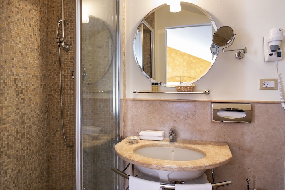 Hotel L Antico Pozzo 38/71