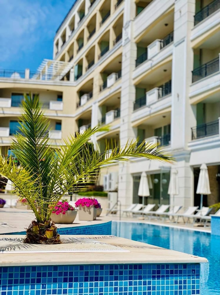 Penelope Palace Apart Hotel 10/87