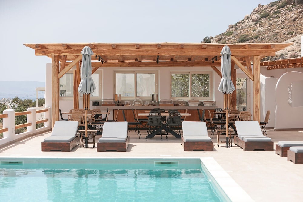 Naxos Earth Suites 5/59