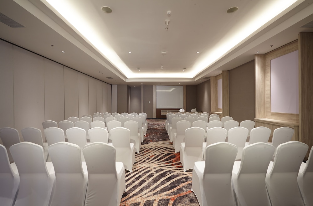 Harris Hotel and Convention Cibinong City Mall Bogor 46/61