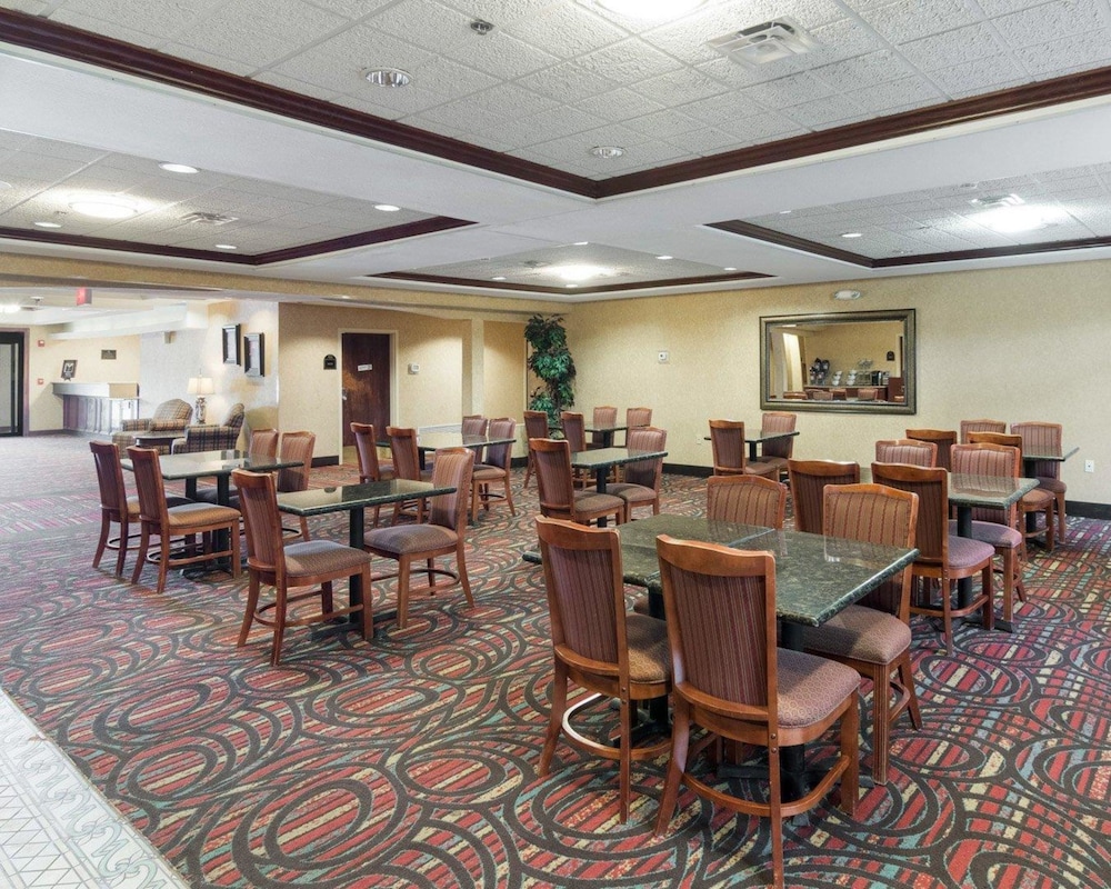 Quality Suites Midland North Loop 250 48/63