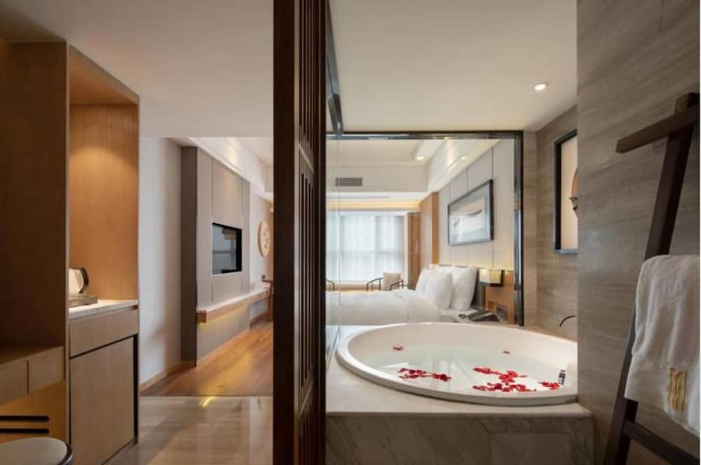 Charm City Kai Guan Hotel 28/30
