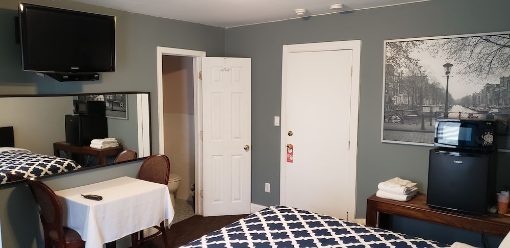 Jones Beach Hotel 31/46